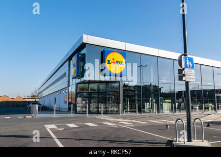 Wattrelos, Frankreich - Januar 20,2019: Blick auf Lidl Supermarkt und Logo. Lidl Stiftung & Co.KG ist eine deutsche globalen Rabatt Supermarktkette. Stockfoto