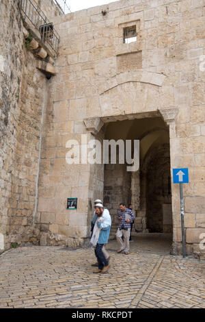 Damaskus Tor in der Mauer um die Altstadt von Jerusalem Stockfoto