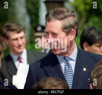 Königlicher Besuch in Sutton Scotney, Hampshire, England, Vereinigtes Königreich durch königliche Hoheit der Prinz Charles Arthur George Prince Of Wales und Earl of Chester, Herzog von Cornwall, Duke of Rothesay auf Mittwoch, 22. April 1998 Stockfoto