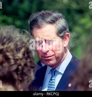 Königlicher Besuch in Sutton Scotney, Hampshire, England, Vereinigtes Königreich durch königliche Hoheit der Prinz Charles Arthur George Prince Of Wales und Earl of Chester, Herzog von Cornwall, Duke of Rothesay auf Mittwoch, 22. April 1998 Stockfoto