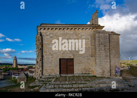 Einsiedelei von Santiago in der Nähe der Burg in Ampudia Dorf, Palencia Stockfoto