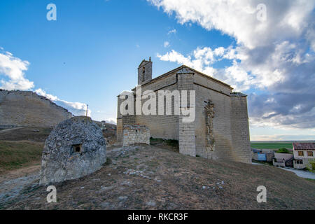 Einsiedelei von Santiago in der Nähe der Burg in Ampudia Dorf, Palencia Stockfoto