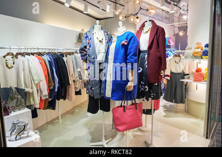 Hongkong - ca. Januar 2016: ein Geschäft in Hongkong. Shopping ist eine weit verbreitete soziale Tätigkeit in Hongkong. Stockfoto