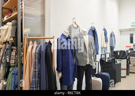Hongkong - ca. Januar 2016: ein Geschäft in Hongkong. Shopping ist eine weit verbreitete soziale Tätigkeit in Hongkong. Stockfoto