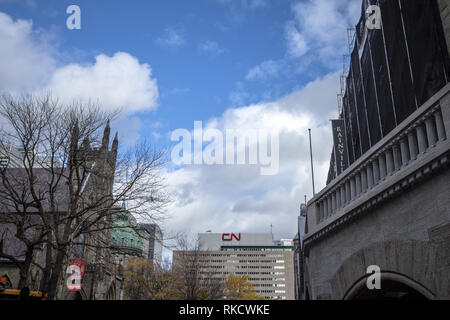 MONTREAL, KANADA - 7 November, 2018: CN Logo vor ihren Hauptsitz für Montreal, Quebec. Auch als Canadian National Railway bekannt, es ist die ma Stockfoto