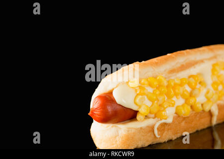 Hotdog in der rechten unteren Ecke für Stockfoto