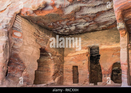 Felsen, Höhlen im nabatäischen Petra Jordanien Naher Osten Stockfoto