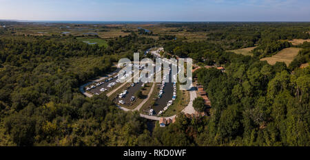 Luftaufnahme der Hafen von Biganos, Bassin d'Arcachon, Frankreich, Gironde, Aquitaine Stockfoto