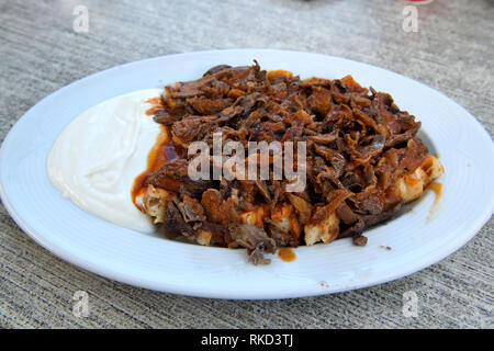 Platte von iskender Kebab in der Türkei. Stockfoto