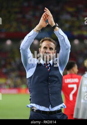 GARETH SOUTHGATE FEIERT PENALTY SIEG KOLUMBIEN V ENGLAND KOLUMBIEN V England, 2018 FIFA WORLD CUP RUSSLAND SPARTAK STADIUM, Moskau, Russland, 03. Juli 2018 GBC 9237 2018 FIFA WM Stadion Spartak Moskau Russland WARNUNG! Dieses Foto darf nur verwendet für Zeitung und/oder Zeitschrift redaktionelle Zwecke. Möglicherweise nicht für Publikationen, bei denen 1 Spieler verwendet werden, 1 Club oder 1 Wettbewerb ohne schriftliche Genehmigung von Fußball DataCo Ltd. Für Rückfragen wenden Sie sich bitte an Fußball DataCo Ltd +44 (0) 207 864 9121 Stockfoto