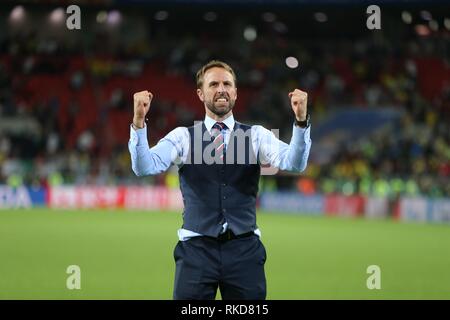 GARETH SOUTHGATE ENGLAND TRAINER KOLUMBIEN V England, 2018 FIFA WORLD CUP RUSSLAND SPARTAK STADIUM, Moskau, Russland, 03. Juli 2018 GBC 9311 Kolumbien v England 2018 FIFA WM Stadion Spartak Moskau Russland WARNUNG! Dieses Foto darf nur verwendet für Zeitung und/oder Zeitschrift redaktionelle Zwecke. Möglicherweise nicht für Publikationen, bei denen 1 Spieler verwendet werden, 1 Club oder 1 Wettbewerb ohne schriftliche Genehmigung von Fußball DataCo Ltd. Für Rückfragen wenden Sie sich bitte an Fußball DataCo Ltd +44 (0) 207 864 9121 Stockfoto