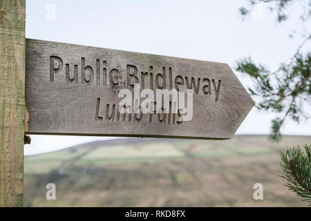 Öffentliche Reitweg Wegweiser Lumb fällt, Crimsworth Dean, Calderdale, West Yorkshire, UK Stockfoto