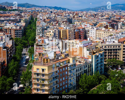 BARCELONA, SPANIEN - ca. Mai 2018: Blick auf Barcelona von La Sagrada Familia. Stockfoto