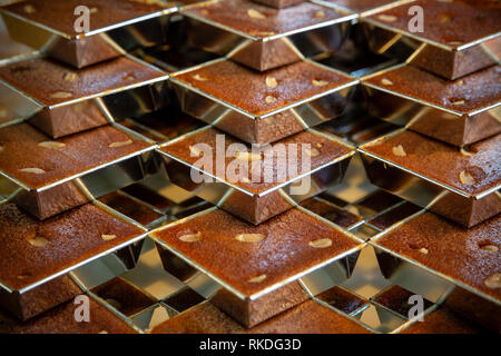 Khanom mo Kaeng oder Thai Pudding mit Mung Bohnen ist ein traditionelles thailändisches Dessert. Es ist ähnlich wie bei einem eierstich oder eine Art Flan. Stockfoto