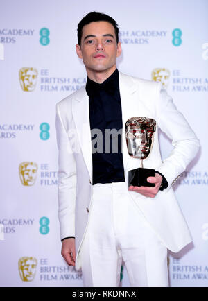 Rami Malek mit seinem Besten Darsteller in einer Hauptrolle für Bohemian Rhapsody in der Presse an der 72nd British Academy Film Awards gehalten an der Royal Albert Hall, Kensington Gore, Kensington, London. Stockfoto