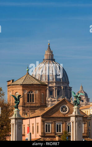 Verschiedenen architektonischen Stil im historischen Zentrum von Rom, von der Renaissance bis zum Barock und Neocalssical (mit Kopie Raum oben) Stockfoto