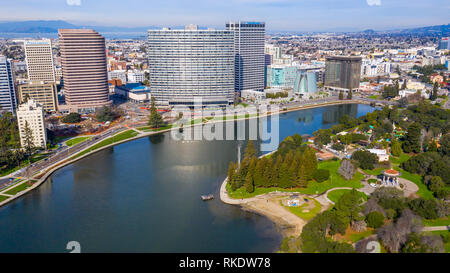 Lakeside Park, Lake Merritt, und die Innenstadt von Oakland, CA, USA Stockfoto