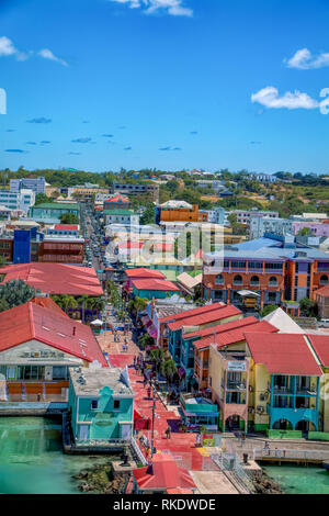 ANTIGUA, WEST INDIES - 1. März 2018: Die Wirtschaft in Antigua ist fast ausschließlich vom Tourismus. Es ist eine große Kreuzfahrt Reiseziel, Resort Lage ein Stockfoto