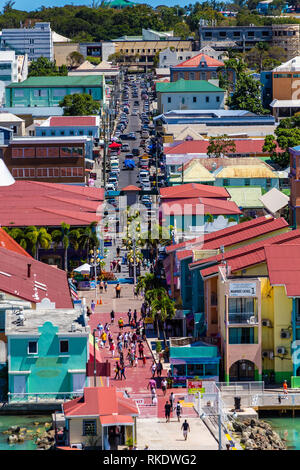 ANTIGUA, WEST INDIES - 1. März 2018: Die Wirtschaft in Antigua ist fast ausschließlich vom Tourismus. Es ist eine große Kreuzfahrt Reiseziel, Resort Lage ein Stockfoto