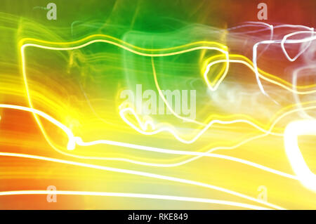 Dynamische Lichter im dunklen Hintergrund. High speed Straße in der Nacht Abstraktion. Stockfoto