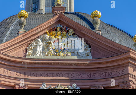 Architektonisches Detail an der Stiftskirche Neumünster in Würzburg, eine fränkische Stadt in Bayern Stockfoto