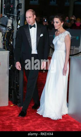 London, Großbritannien. 10 Feb, 2019. Prinz William und Catherine Herzogin von Cambridge an der British Academy Film Awards, BAFTAs, in der Royal Albert Hall in London, England, am 10. Februar 2019. | Verwendung der weltweiten Kredit: dpa Picture alliance/Alamy leben Nachrichten Stockfoto