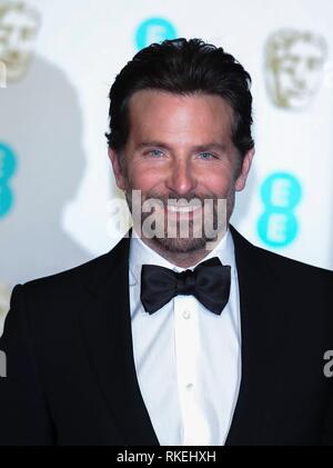 London, Großbritannien. 10 Feb, 2019. Bradley Cooper nimmt an den British Academy Film Awards, BAFTAs, in der Royal Albert Hall in London, England, am 10. Februar 2019. | Verwendung der weltweiten Kredit: dpa Picture alliance/Alamy leben Nachrichten Stockfoto