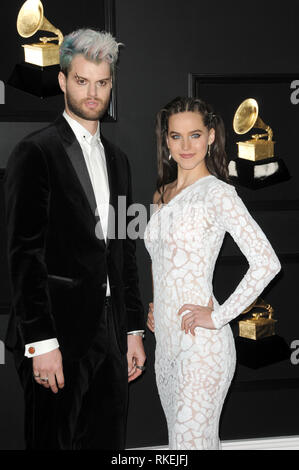 Los Angeles, CA, USA. 10 Feb, 2019. LOS ANGELES - Feb 10: Sofi Tukker, Tucker Halpern, Sophie Hawley-Weld am 61. Grammy Awards im Staples Center am 10 Februar, 2019 in Los Angeles, CA Credit: ZUMA Press, Inc./Alamy leben Nachrichten Stockfoto