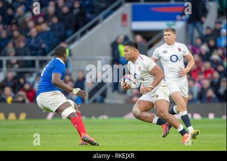 Twickenham, Vereinigtes Königreich. 7. Februar, Manu Tuilagi, mit der Kugel, während England gegen Frankreich, 2019 Guinness sechs Nationen Rugby Match gespielt an der RFU-Stadion, Twickenham, England, © PeterSPURRIER: Intersport Bilder Stockfoto