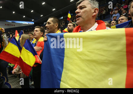 Ostrava, Tschechische Republik. 09 Feb, 2019. Rumänischen Fans in Aktion während der Eröffnungsfeier der Fed Cup, World Group, Runde 1, Übereinstimmung zwischen der Tschechischen Republik und Rumänien, in Ostrava, Tschechische Republik, am 9. Februar 2019. Credit: Petr Sznapka/CTK Photo/Alamy leben Nachrichten Stockfoto