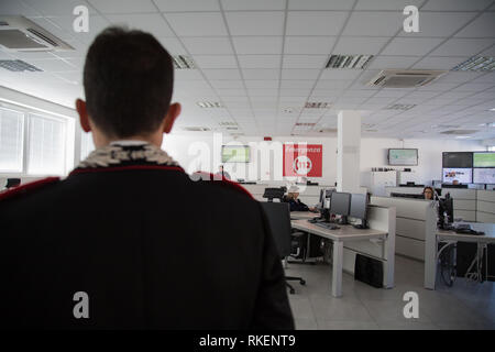 Foto Francesco Bozzo - LaPresse 11-02-2019 Milano (Italia) Cronaca Centrale 112 über Annarumma 27 ore 10:30 Visita del sottosegretario Alle &#x2019;Interno Stefano Candiani, Presenti il prefetto di Milano Renato Saccone, il Presidente della Lombardia Attilio Fontana, il questore di Milano Cardona e i vertici di Carabinieri, Guardia di Finanza e Polizia Stockfoto