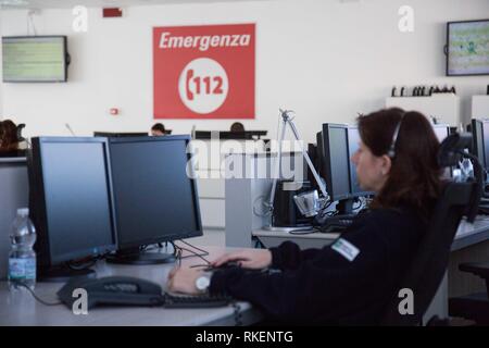 Foto Francesco Bozzo - LaPresse 11-02-2019 Milano (Italia) Cronaca Centrale 112 über Annarumma 27 ore 10:30 Visita del sottosegretario Alle &#x2019;Interno Stefano Candiani, Presenti il prefetto di Milano Renato Saccone, il Presidente della Lombardia Attilio Fontana, il questore di Milano Cardona e i vertici di Carabinieri, Guardia di Finanza e Polizia Stockfoto