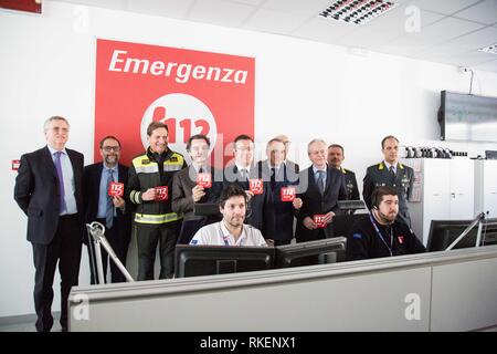 Foto Francesco Bozzo - LaPresse 11-02-2019 Milano (Italia) Cronaca Centrale 112 über Annarumma 27 ore 10:30 Visita del sottosegretario Alle &#x2019;Interno Stefano Candiani, Presenti il prefetto di Milano Renato Saccone, il Presidente della Lombardia Attilio Fontana, il questore di Milano Cardona e i vertici di Carabinieri, Guardia di Finanza e Polizia Stockfoto