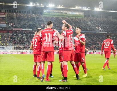 Düsseldorf, Deutschland. 11 Feb, 2019. Jubel D auf Kenan KARAMAN (D/11) nach seinem Ziel zu 1-0, vr Kaan AYHAN (D), Adam BODZEK (D), Kenan KARAMAN (D), Fußball 1. Fussballbundesliga, 21. Spieltag Fortuna Düsseldorf (D) - VfB Stuttgart (S) 3:0, am 10.02.2019 in Düsseldorf/Deutschland. ##DFL-Bestimmungen verbieten die Verwendung von Fotografien als Bildsequenzen und/oder quasi-Video## | Verwendung der weltweiten Kredit: dpa/Alamy leben Nachrichten Stockfoto