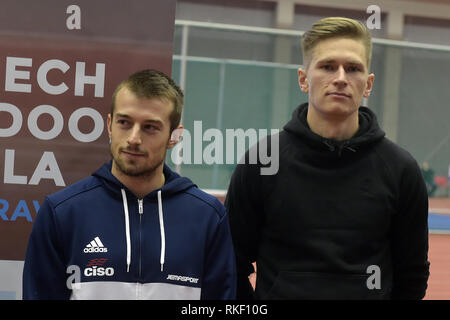 Ostrava, Tschechische Republik. 11 Feb, 2019. Von rechts der Tschechischen lange Brücke Radek Juska und Tschechische sprinter Radek Stromsik posieren für die Fotografen während der Pressekonferenz vor der Tschechischen Innen- Gala 2019, EA international indoor Treffen in Ostrava, Tschechische Republik, 11. Februar 2019. Credit: Jaroslav Ozana/CTK Photo/Alamy leben Nachrichten Stockfoto