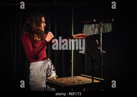 Dänemark, Kopenhagen - Februar 08., 2019. Der norwegische Sänger, Songwriter und Musiker Kari Jahnsen ist besser von ihr name Farao bekannt und hier führt ein Live Konzert bei VEGA in Kopenhagen. (Foto: Gonzales Foto - Christian Hjorth). Stockfoto