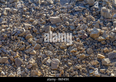 Sonnig beleuchteten full frame gebrochene Steine Hintergrund Stockfoto