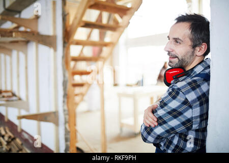 Inhalt Handwerker renovieren Haus Stockfoto