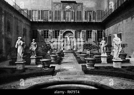 Toskana, Florenz, Blick auf den zweiten Innenhof des Palazzo Medici Riccardi, 1900-10 Stockfoto