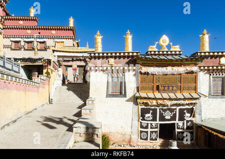 Ganden Sumtseling oder Songzanlin Kloster, auch als kleine Potala-palast, Shangri La, Provinz Yunnan, China bekannt Stockfoto