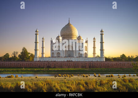 Unesco Taj Mahal in Agra, Indien in der Dämmerung Stockfoto