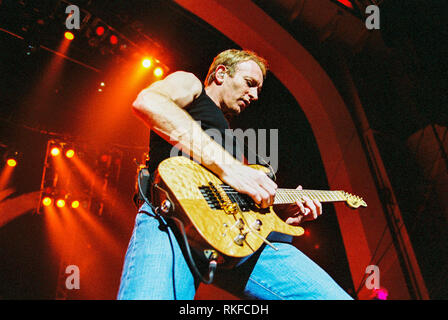 Phil Collen Lead Gitarrist in der Band Def Leppard in der Brixton Academy 27. Februar 2003, London, England, Vereinigtes Königreich. Stockfoto
