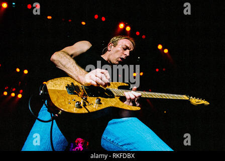 Phil Collen Lead Gitarrist in der Band Def Leppard in der Brixton Academy 27. Februar 2003, London, England, Vereinigtes Königreich. Stockfoto