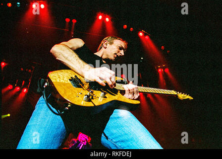 Phil Collen Lead Gitarrist in der Band Def Leppard in der Brixton Academy 27. Februar 2003, London, England, Vereinigtes Königreich. Stockfoto