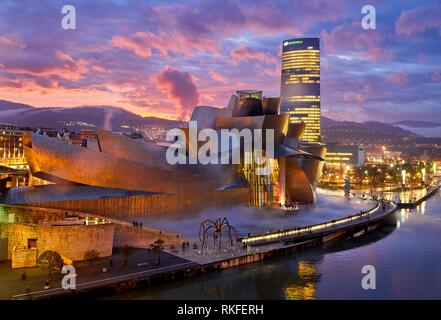Iberdrola Turm, Guggenheim Museum, Bilbao, Vizcaya, Baskenland, Spanien, Europa
