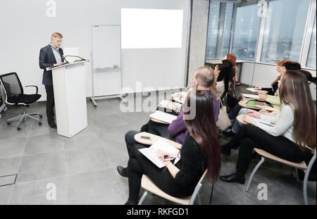Unternehmer führt Schulungen für das Business Team Stockfoto