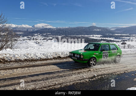 Luc, Frankreich, 4. Februar 2019: Winter Rallye auf dem Vercors Straßen. Rallye Historique ist für jene Autos, die in die Ral teilgenommen haben, vorbehalten. Stockfoto