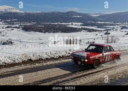 Luc, Frankreich, 4. Februar 2019: Winter Rallye auf dem Vercors Straßen. Rallye Historique ist für jene Autos, die in die Ral teilgenommen haben, vorbehalten. Stockfoto