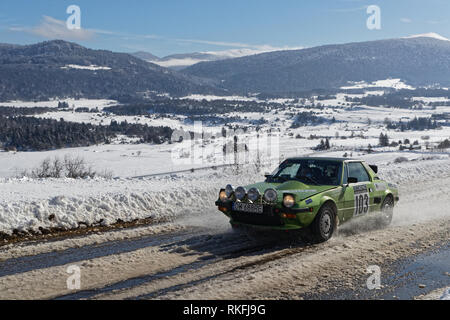 Luc, Frankreich, 4. Februar 2019: Winter Rallye auf dem Vercors Straßen. Rallye Historique ist für jene Autos, die in die Ral teilgenommen haben, vorbehalten. Stockfoto