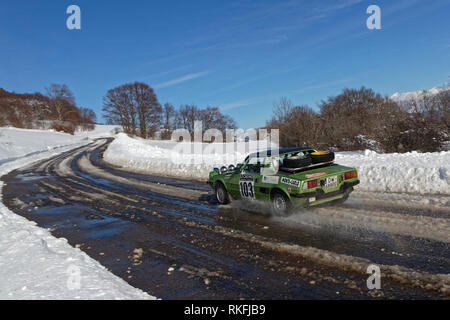 Luc, Frankreich, 4. Februar 2019: Winter Rallye auf dem Vercors Straßen. Rallye Historique ist für jene Autos, die in die Ral teilgenommen haben, vorbehalten. Stockfoto